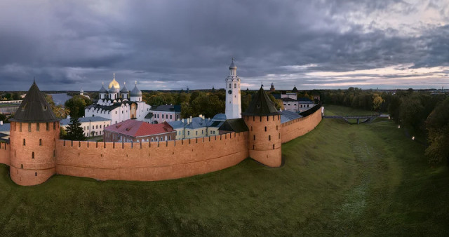 Вышний Волочек - Старая Русса - Псков - Изборск - Печоры - Пушкинские Горы - Великий Новгород. Москва.