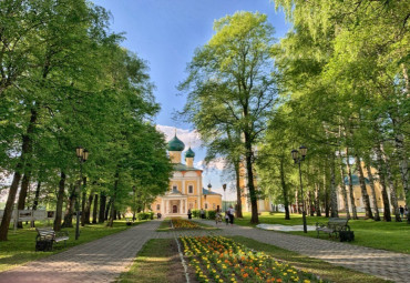 Углич - Калязин с водной прогулкой к затопленной колокольне. Москва.