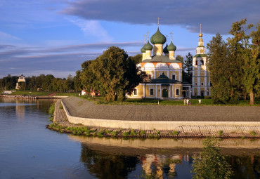 Углич - Калязин с водной прогулкой к затопленной колокольне. Москва.