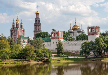 Девичьим полем в Новодевичью обитель. Москва.