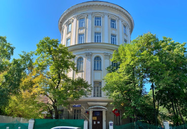 Девичьим полем в Новодевичью обитель. Москва.