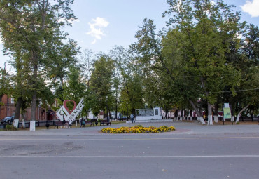 Площадь имени Патоличева.