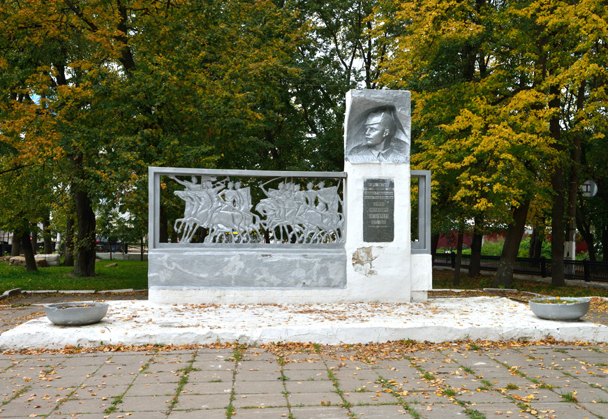 Площадь имени Патоличева.