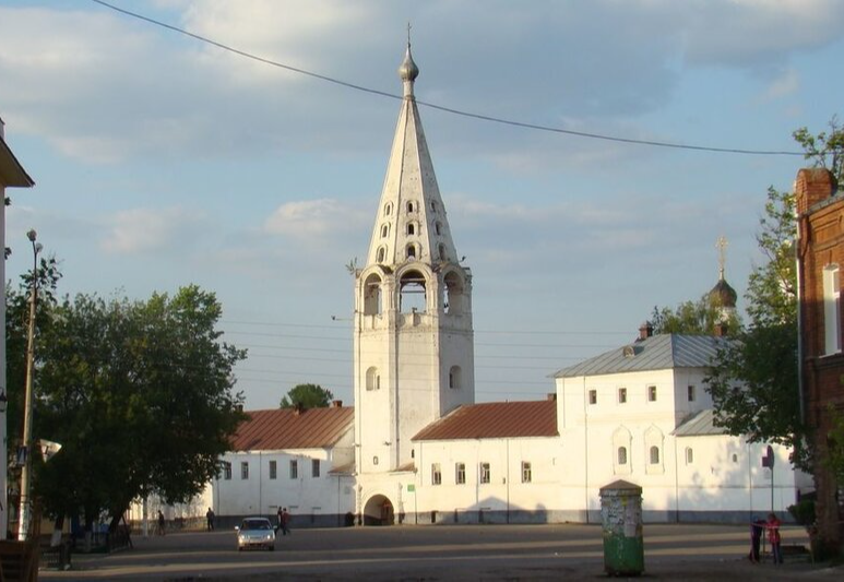 Площадь имени Патоличева.