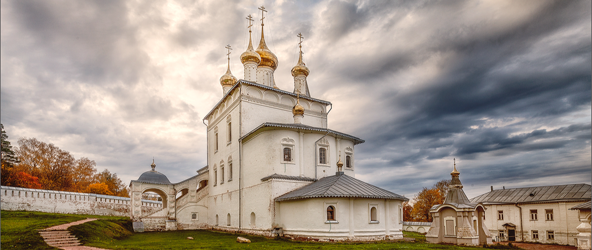 Свято-троицкий Никольский мужской монастырь.