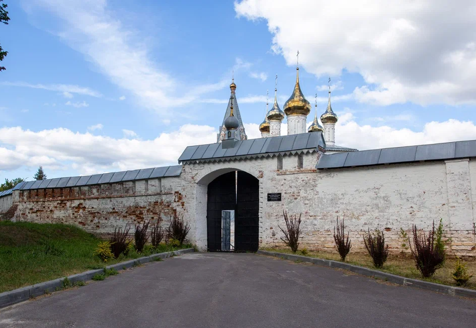 Свято-троицкий Никольский мужской монастырь.