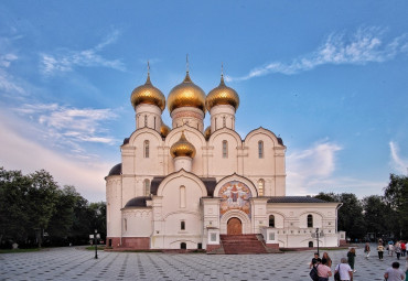 Путешествие Ля Русс! Москва - Ростов - Ярославль - Вятское - Красный Профинтерн.