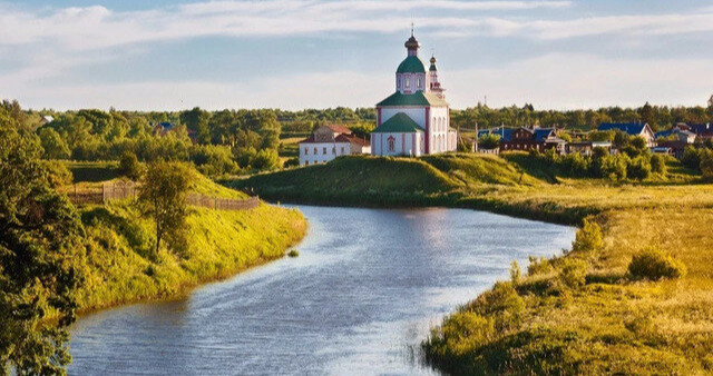 Смотровая площадка на берегу реки Каменки