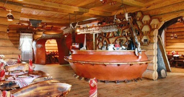 Ресторан русской кухни «Улей». Ср. чек 2500-3000 руб.