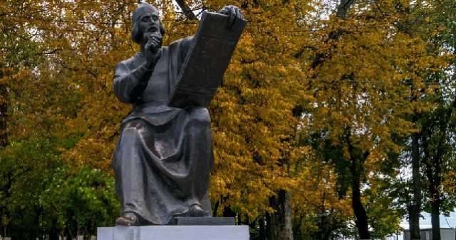 Памятник Андрею Рублеву