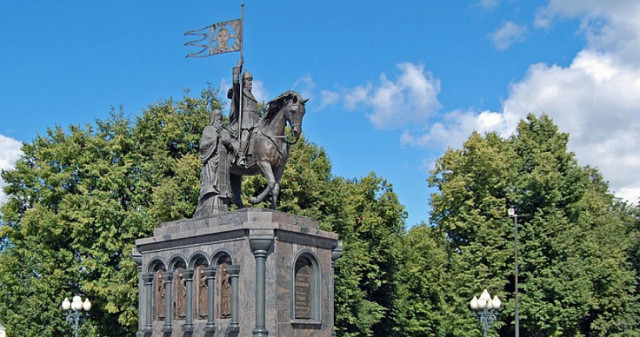 Памятник князю Владимиру и святителю Федору — Основателям города