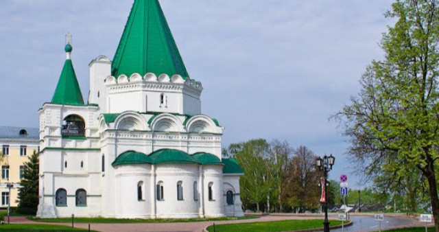 Михайло-Архангельский собор в Кремле: Древнейший Храм и Национальная Святыня