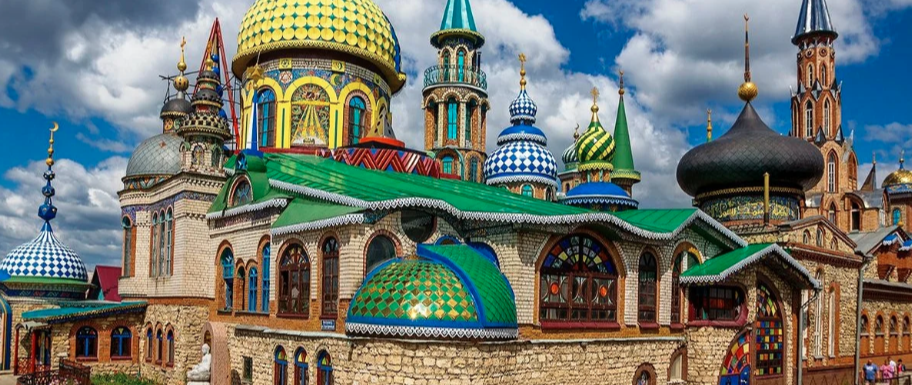 Храм Всех Религий: Вселенная в одном доме на берегу Волги