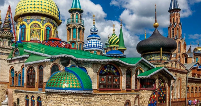 Храм Всех Религий: Вселенная в одном доме на берегу Волги