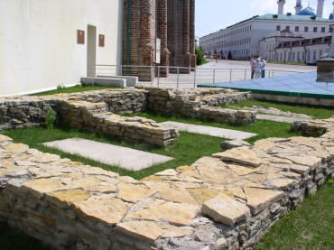 Руины мавзолея казанских ханов: Затерянная усыпальница под открытым небом
