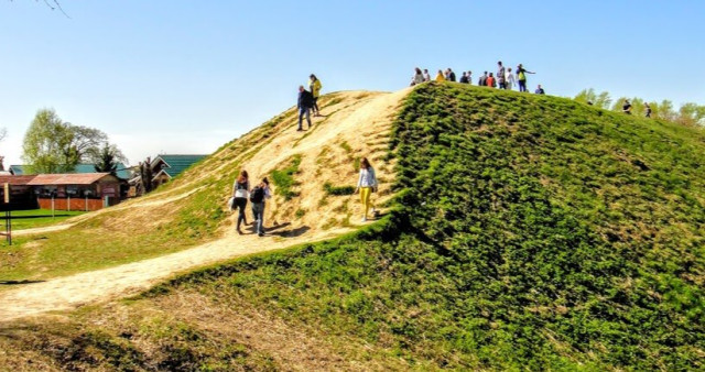 Кремлёвские валы в Суздале: Древняя крепость, вросшая в землю