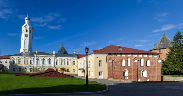 Евфимиевская часозвоня и церковь Сергия Радонежского: Новгородская «Пизанская башня»