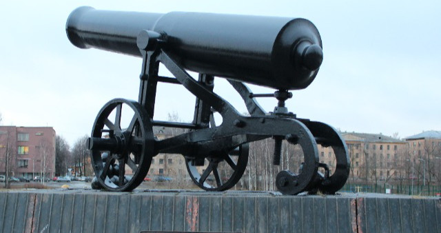 Памятник в честь 200-летия основания Александровского завода