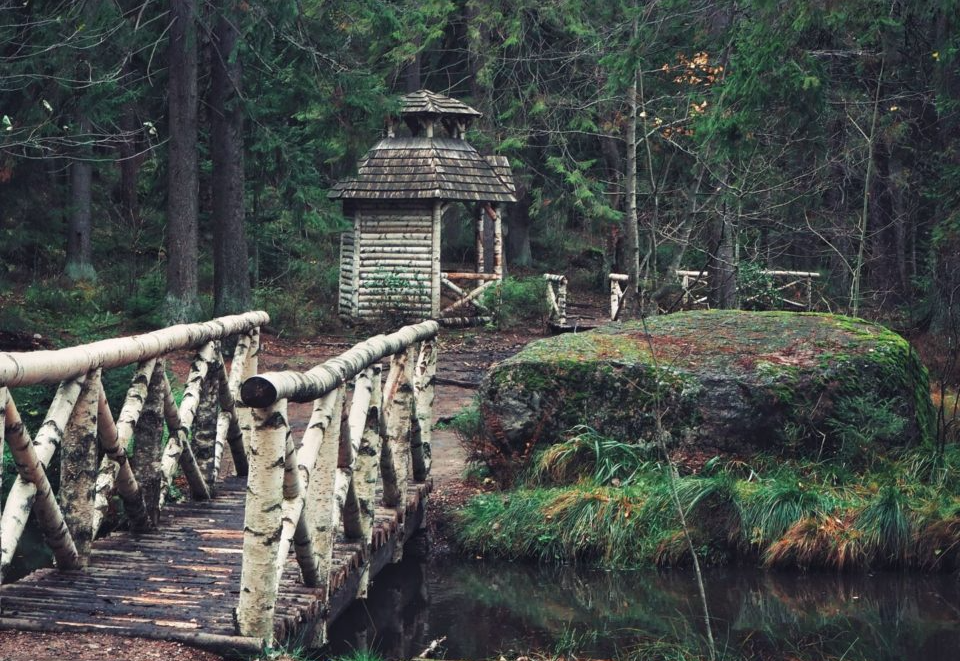 Павильон Хижина отшельника в усадьбе Монрепо