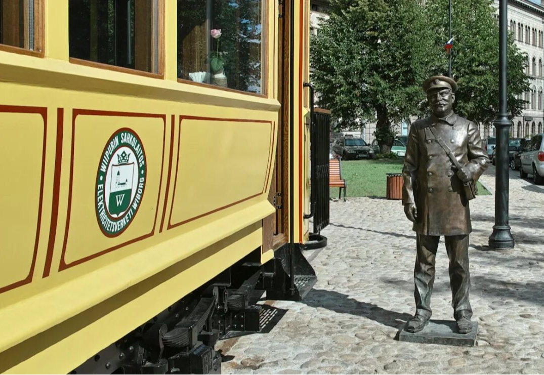 Памятник трамваю