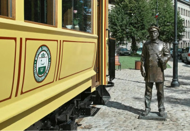 Памятник трамваю