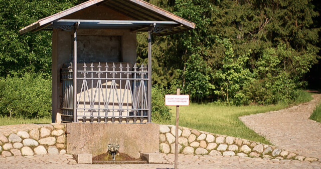 Источник «Нарцисс» в парке Монрепо