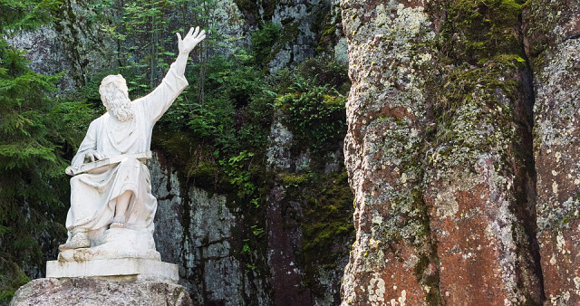 Вяйнямёйнен, играющий на кантеле