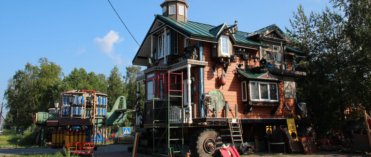 Дом с самолётом