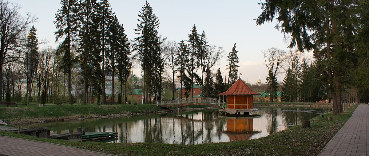 Пафнутьевский сад: тихий оазис у монастырских стен