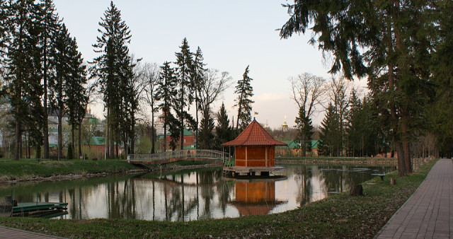 Пафнутьевский сад: тихий оазис у монастырских стен
