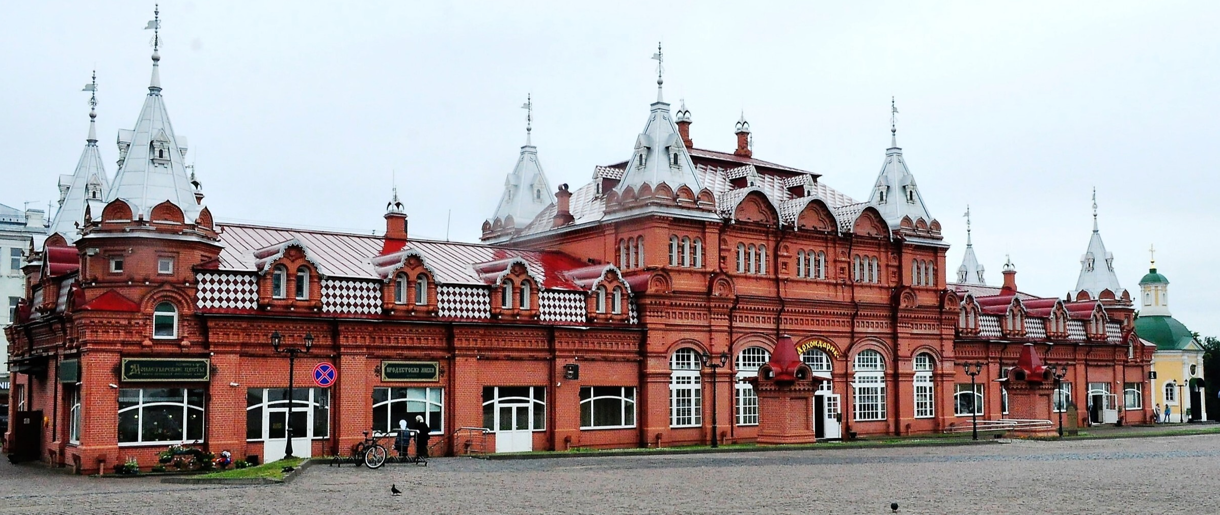 Красногорские торговые ряды: главная торговая площадь у Лавры