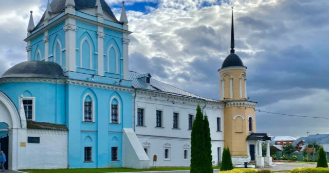 Церковь Покрова Пресвятой Богородицы в Ново-Голутвине Троицком монастыре