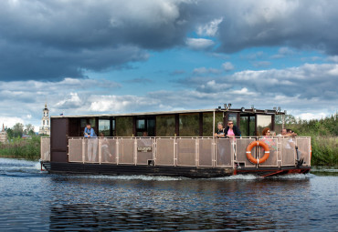 Речной трамвайчик(начинает работать с 1 мая)