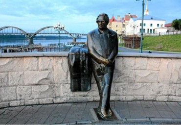 Памятник Л.И. Ошанину