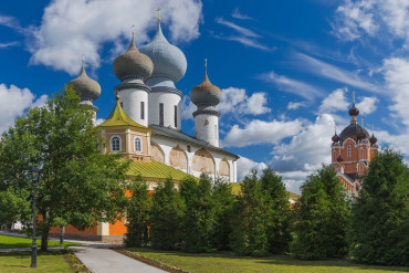 Тихвинские монастыри: тур к чудотворной иконе
