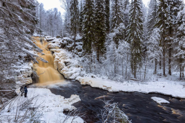 Зимние водопады, добыча граната и Карельский зоопарк