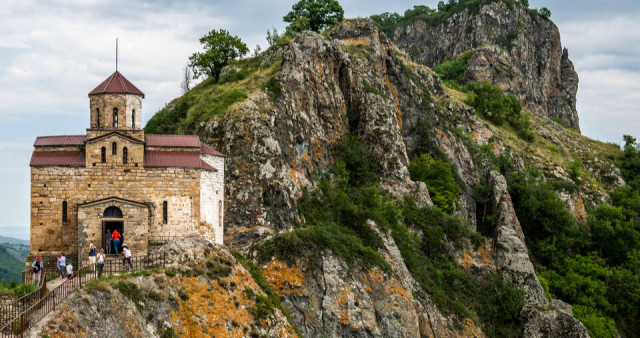 Экскурсионный тур «Калейдоскоп времен». Минеральные Воды - Теберда - Домбай - Хурзук - Архыз - Кисловодск.