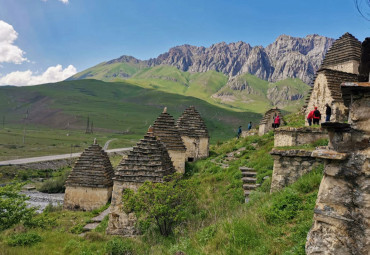 Горный лагерь в Цейском ущелье. Северная Осетия