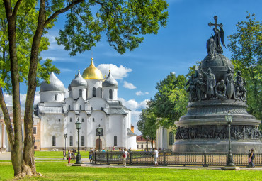 Вдоль реки Волхов. Москва - Вышний Волочек - Старая Русса - Псков - Пушкинские горы - Печоры - Изборск - Великий Новгород.